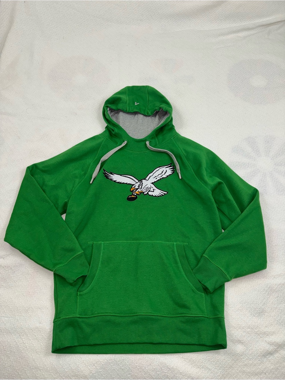 Men's Antigua Kelly Green Philadelphia Eagles Throwback Logo Hoodie